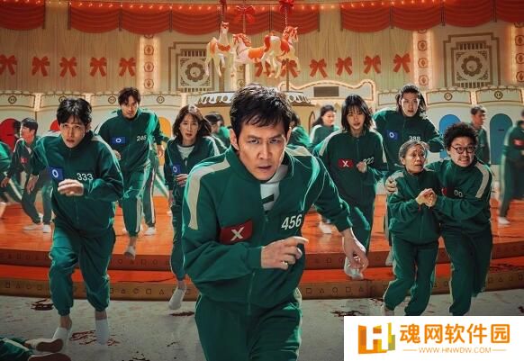 火爆全球播放量榜的《鱿鱼游戏》，导演竟直言：为了钱拍续集