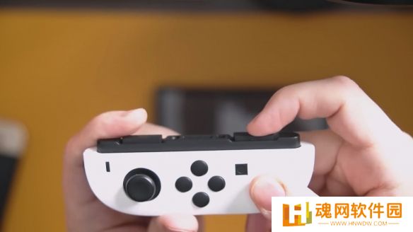 Switch2外观模型泄露影像：屏幕与手柄尺寸均有提升