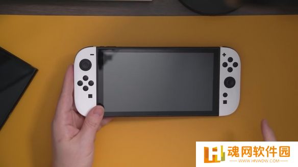 Switch2外观模型泄露影像：屏幕与手柄尺寸均有提升